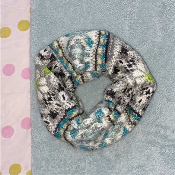 Aeropostale Knitted Infinity Scarf - Picture 2 of 3